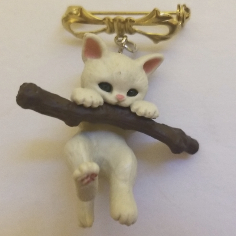 Cat pin
